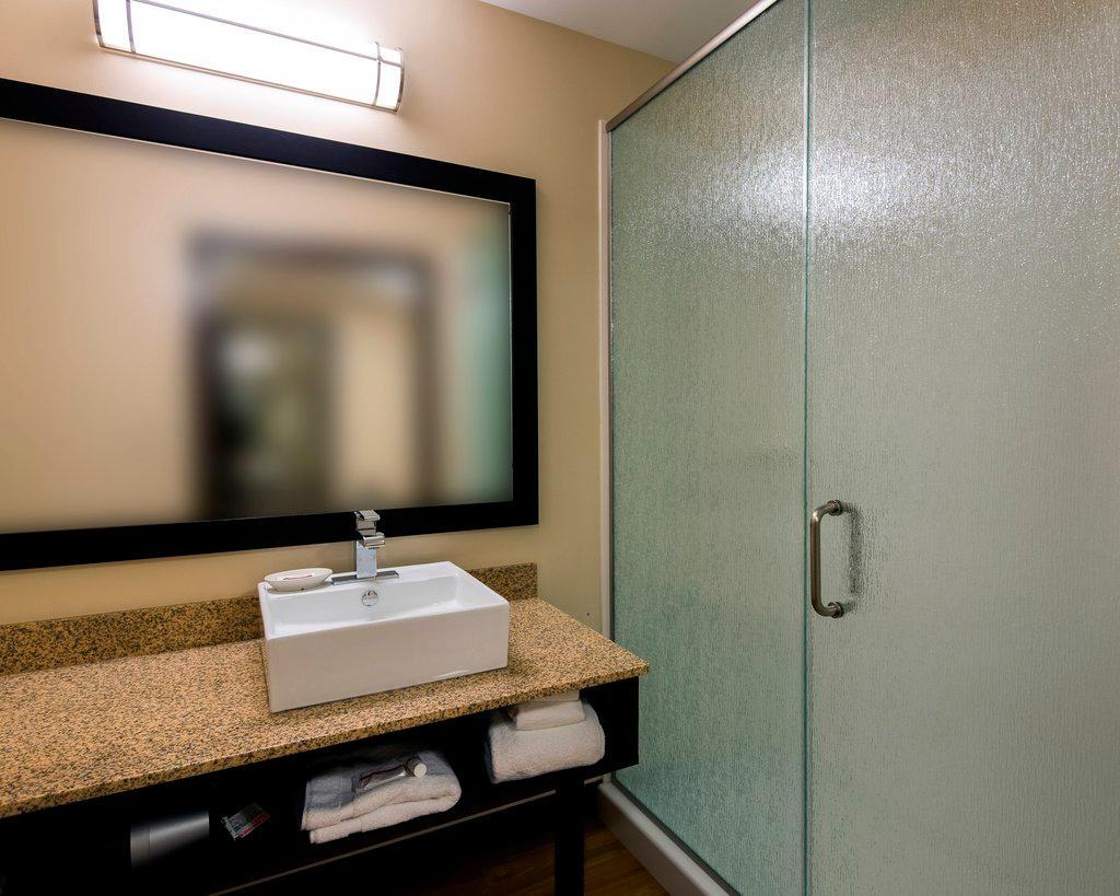 Red Roof Inn Plus+ & Suites Malone Экстерьер фото
