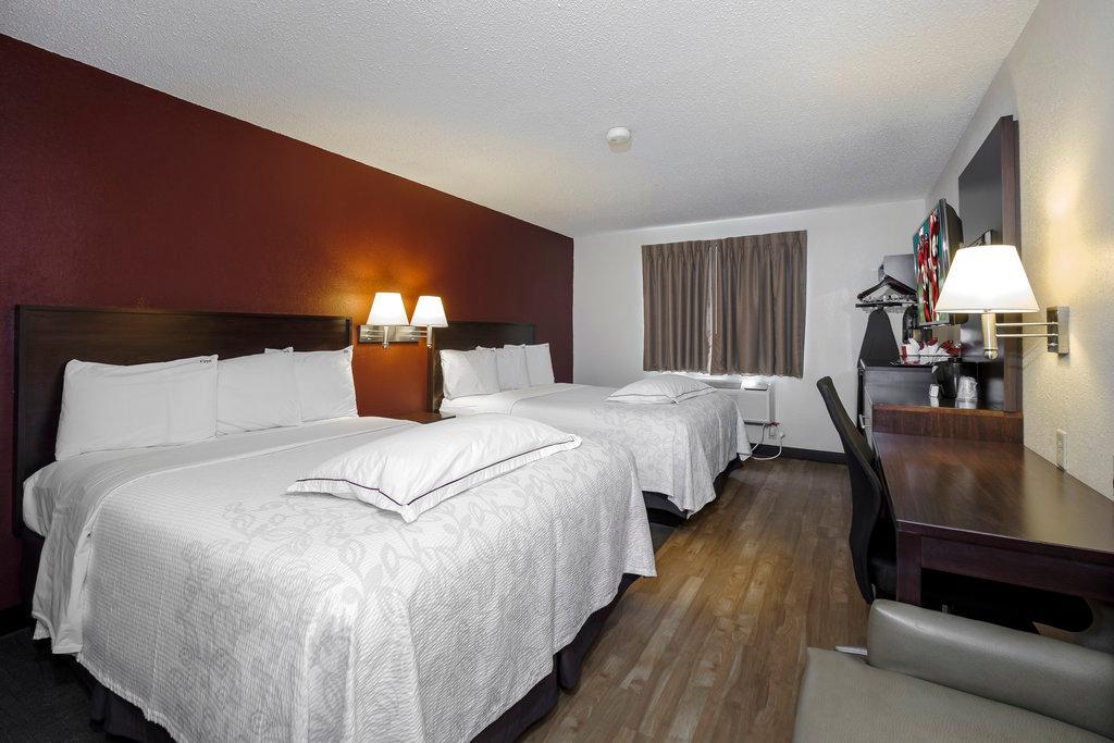 Red Roof Inn Plus+ & Suites Malone Экстерьер фото