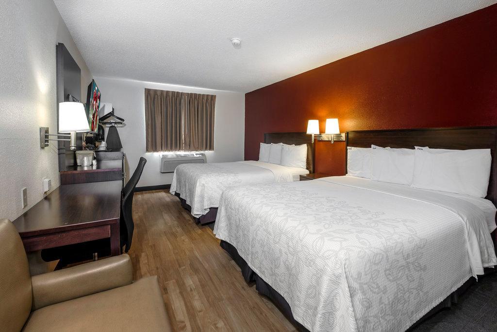 Red Roof Inn Plus+ & Suites Malone Экстерьер фото