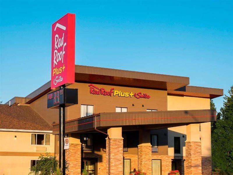 Red Roof Inn Plus+ & Suites Malone Экстерьер фото