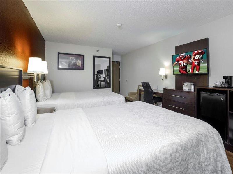 Red Roof Inn Plus+ & Suites Malone Экстерьер фото