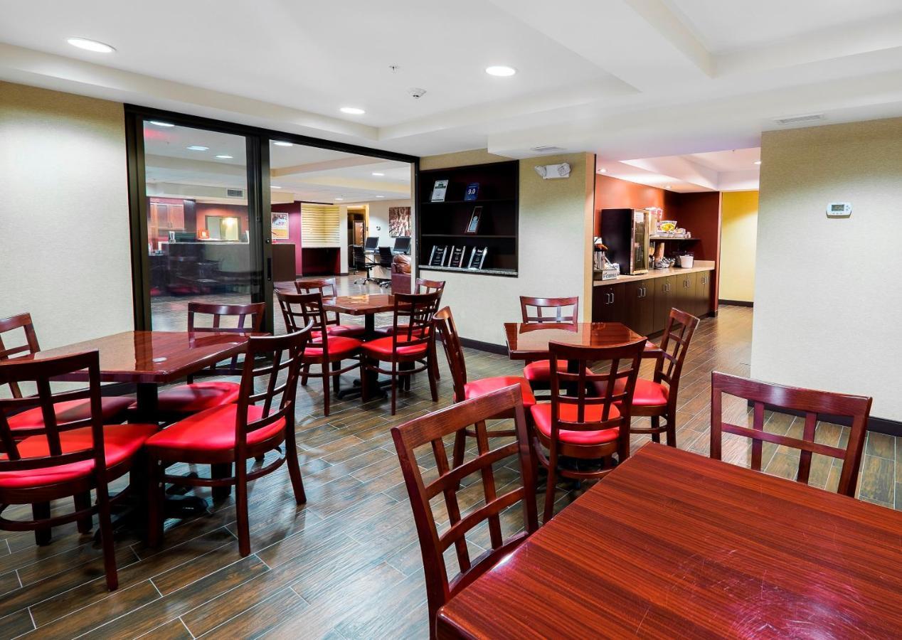 Red Roof Inn Plus+ & Suites Malone Экстерьер фото