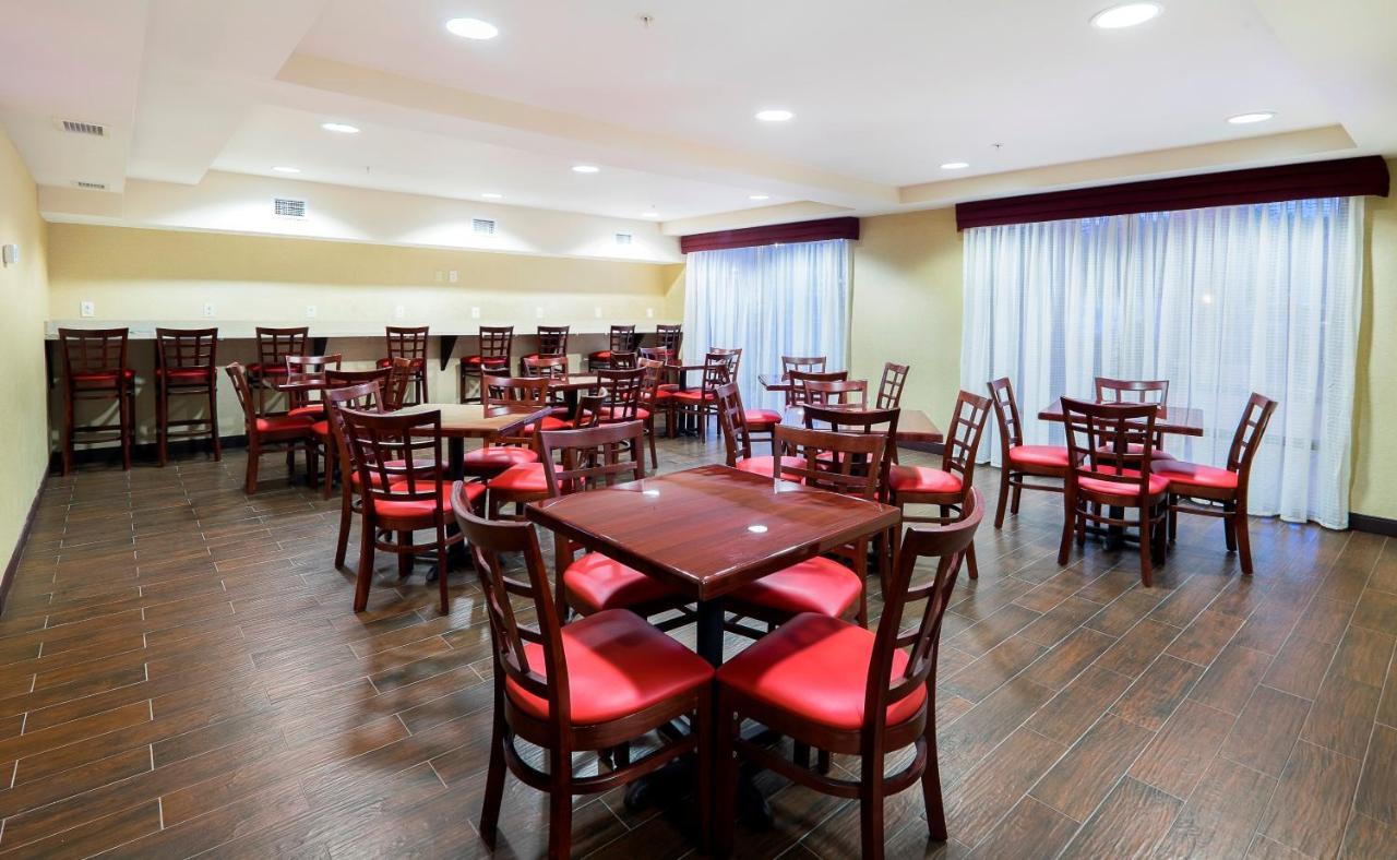 Red Roof Inn Plus+ & Suites Malone Экстерьер фото