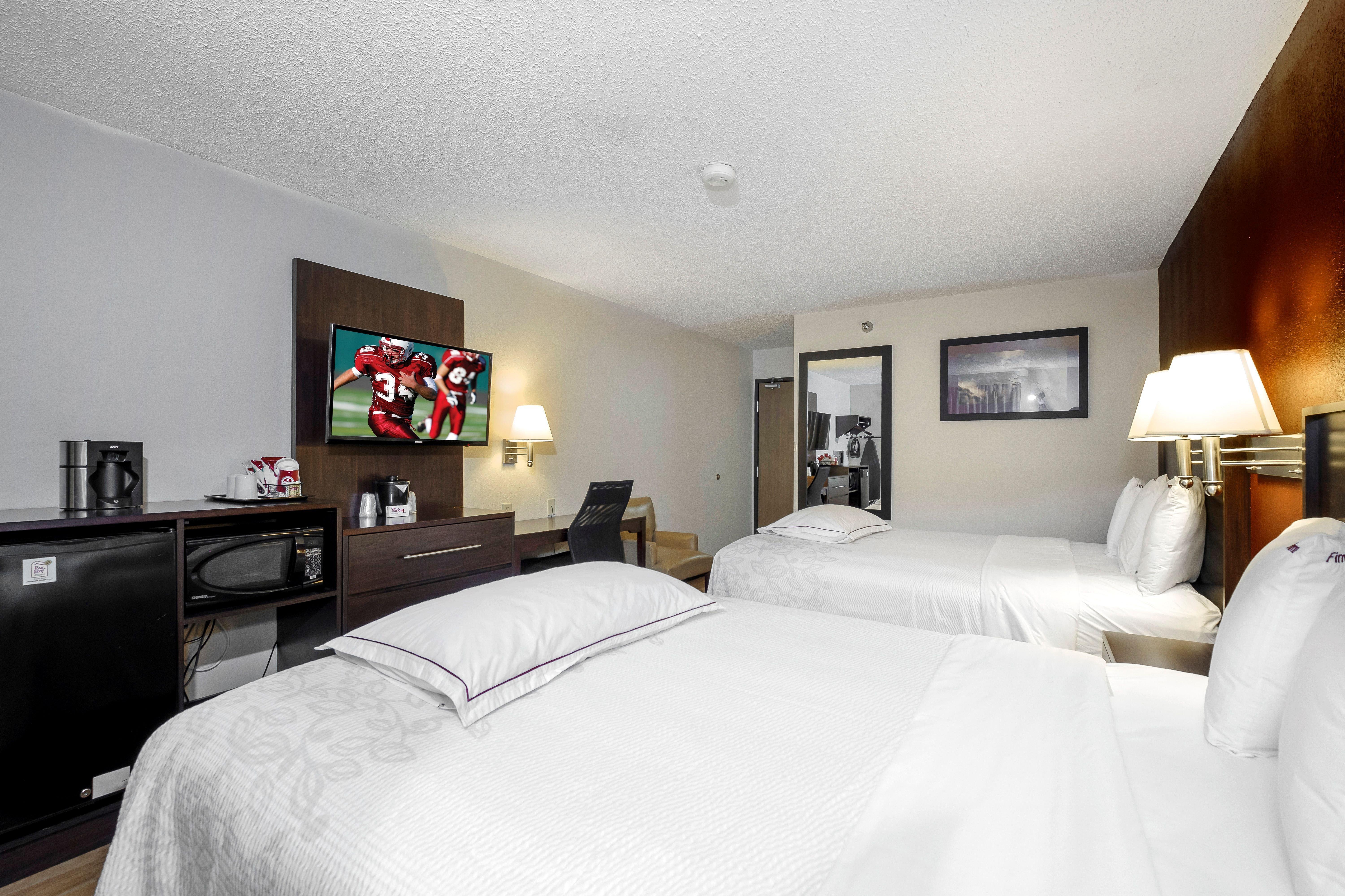 Red Roof Inn Plus+ & Suites Malone Экстерьер фото