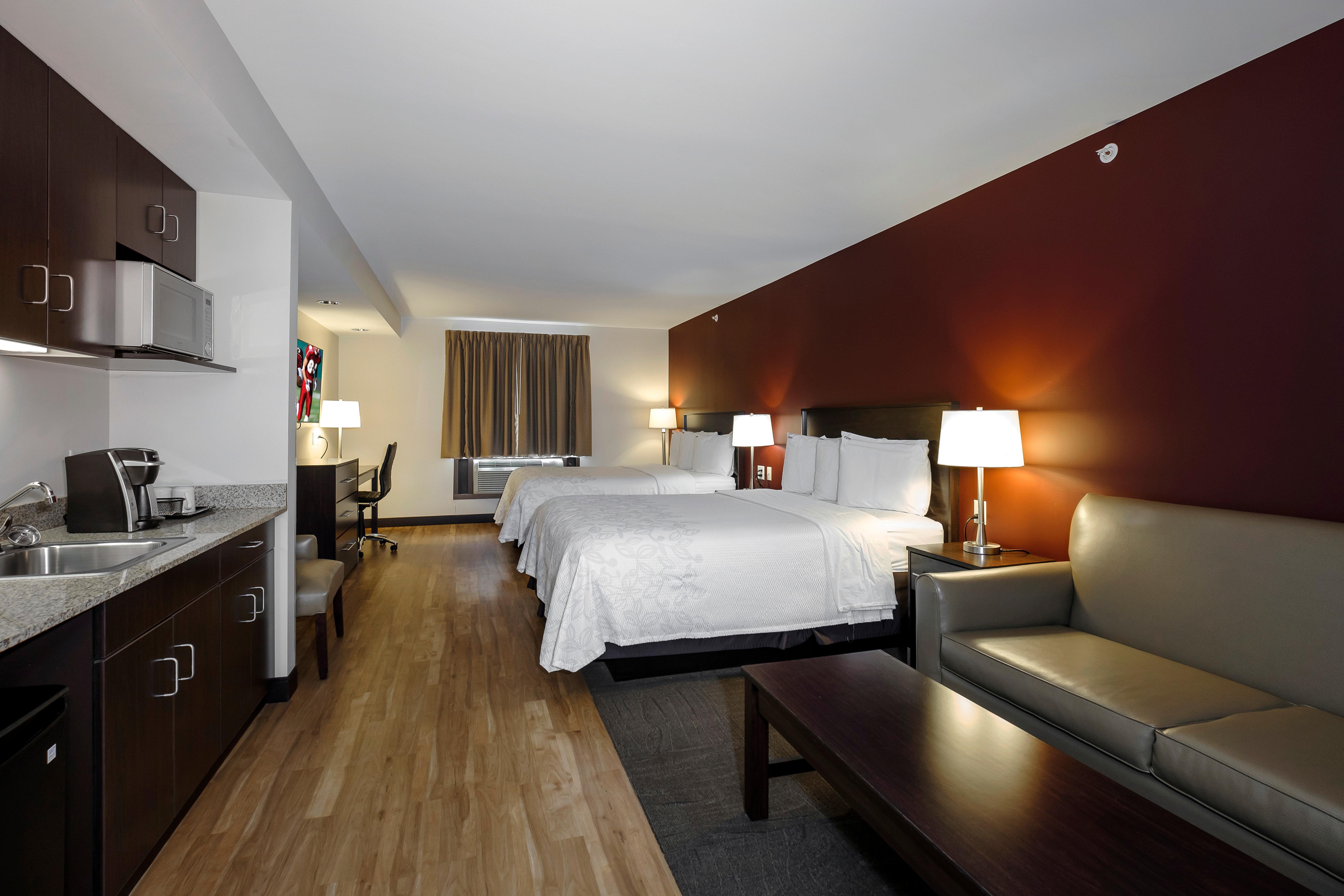 Red Roof Inn Plus+ & Suites Malone Экстерьер фото