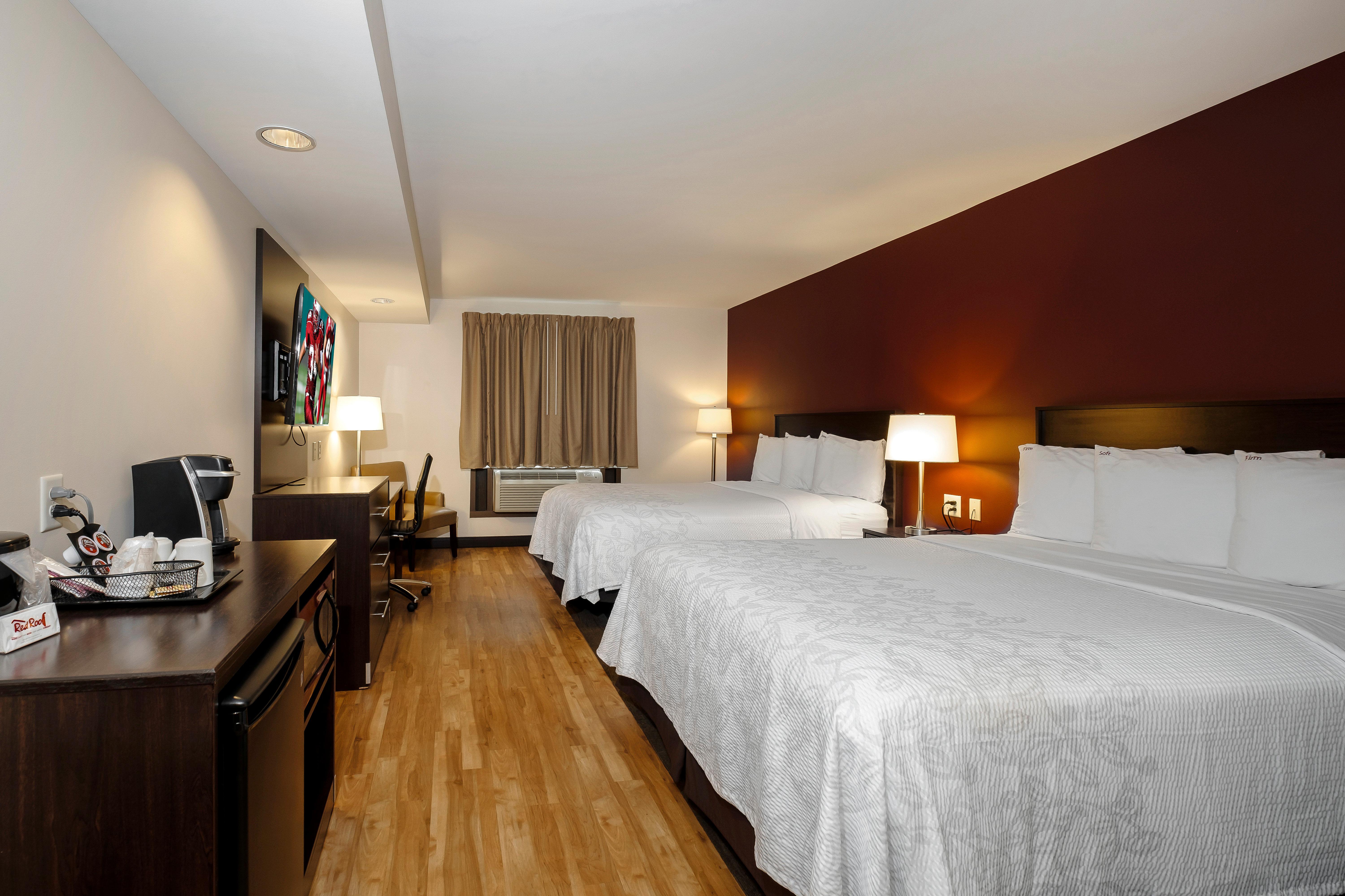 Red Roof Inn Plus+ & Suites Malone Экстерьер фото