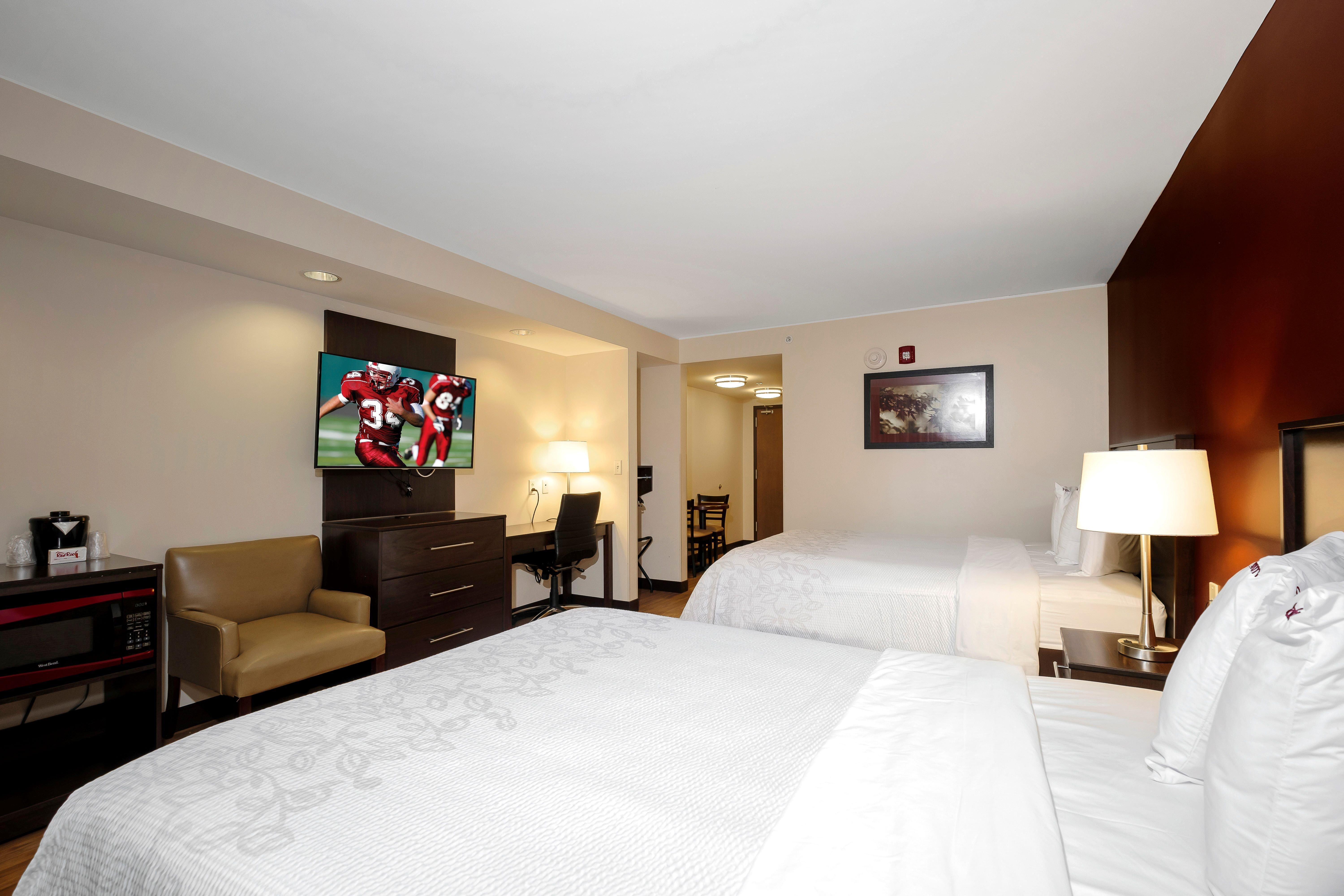 Red Roof Inn Plus+ & Suites Malone Экстерьер фото