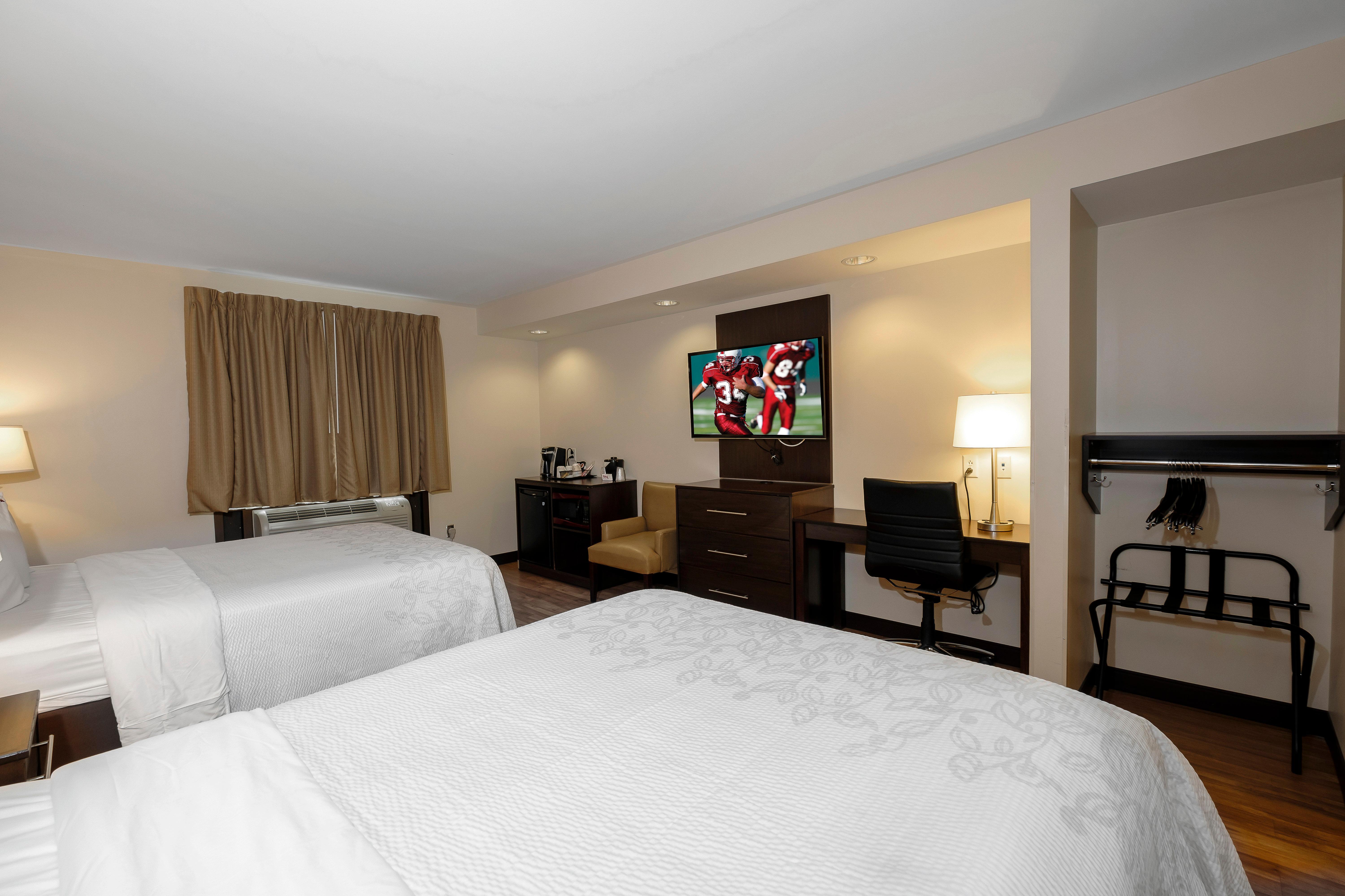 Red Roof Inn Plus+ & Suites Malone Экстерьер фото