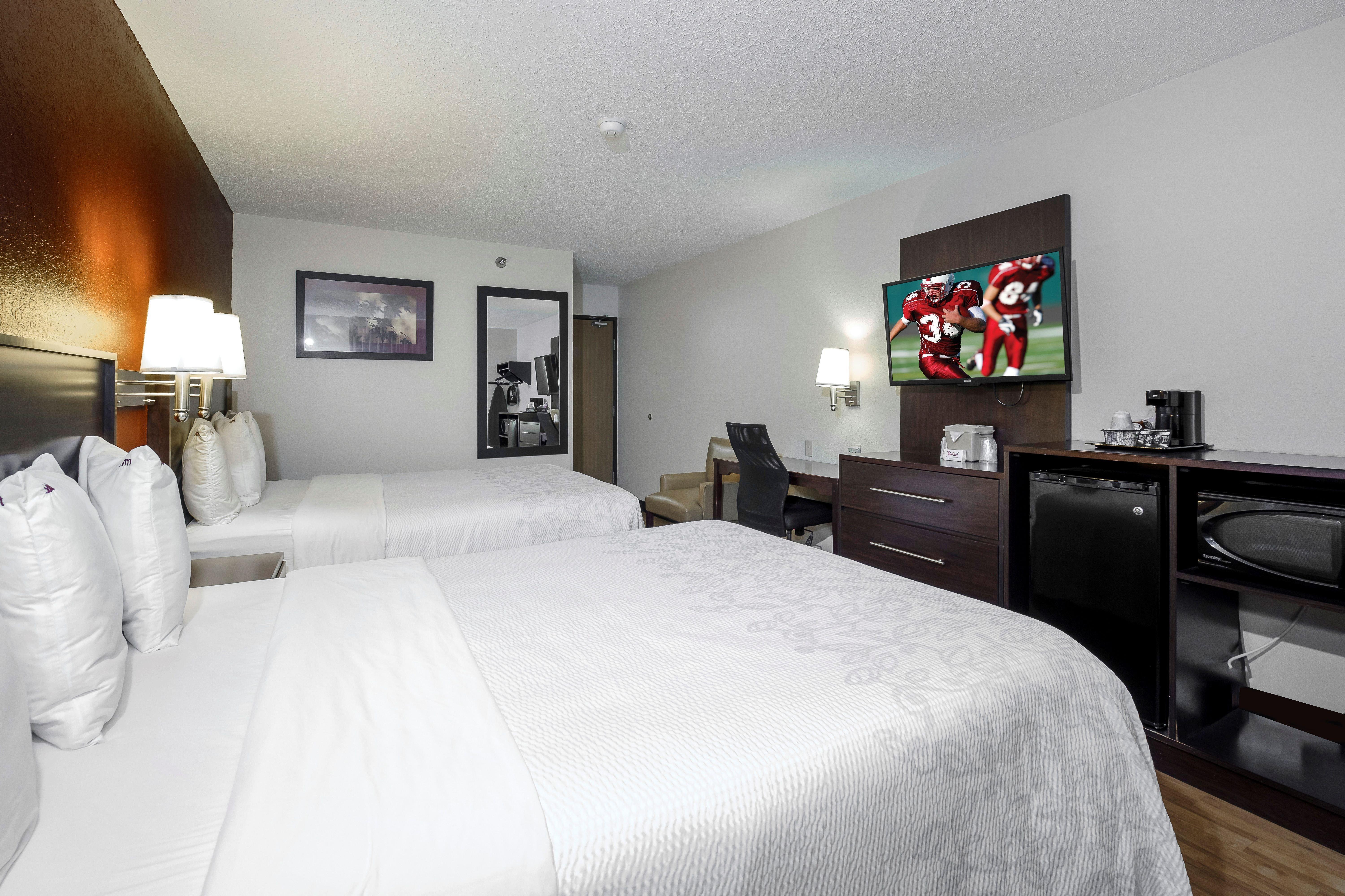 Red Roof Inn Plus+ & Suites Malone Экстерьер фото