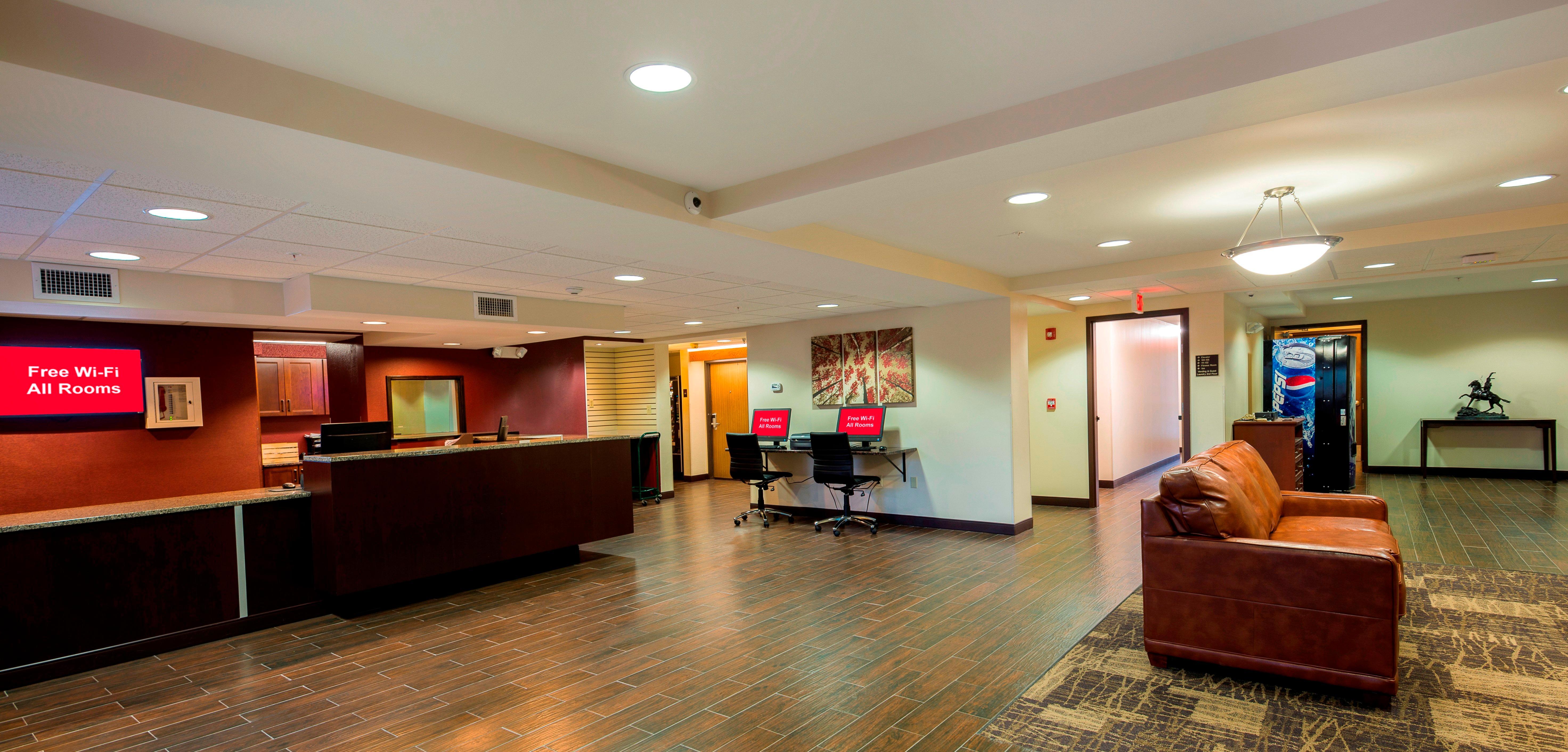 Red Roof Inn Plus+ & Suites Malone Экстерьер фото