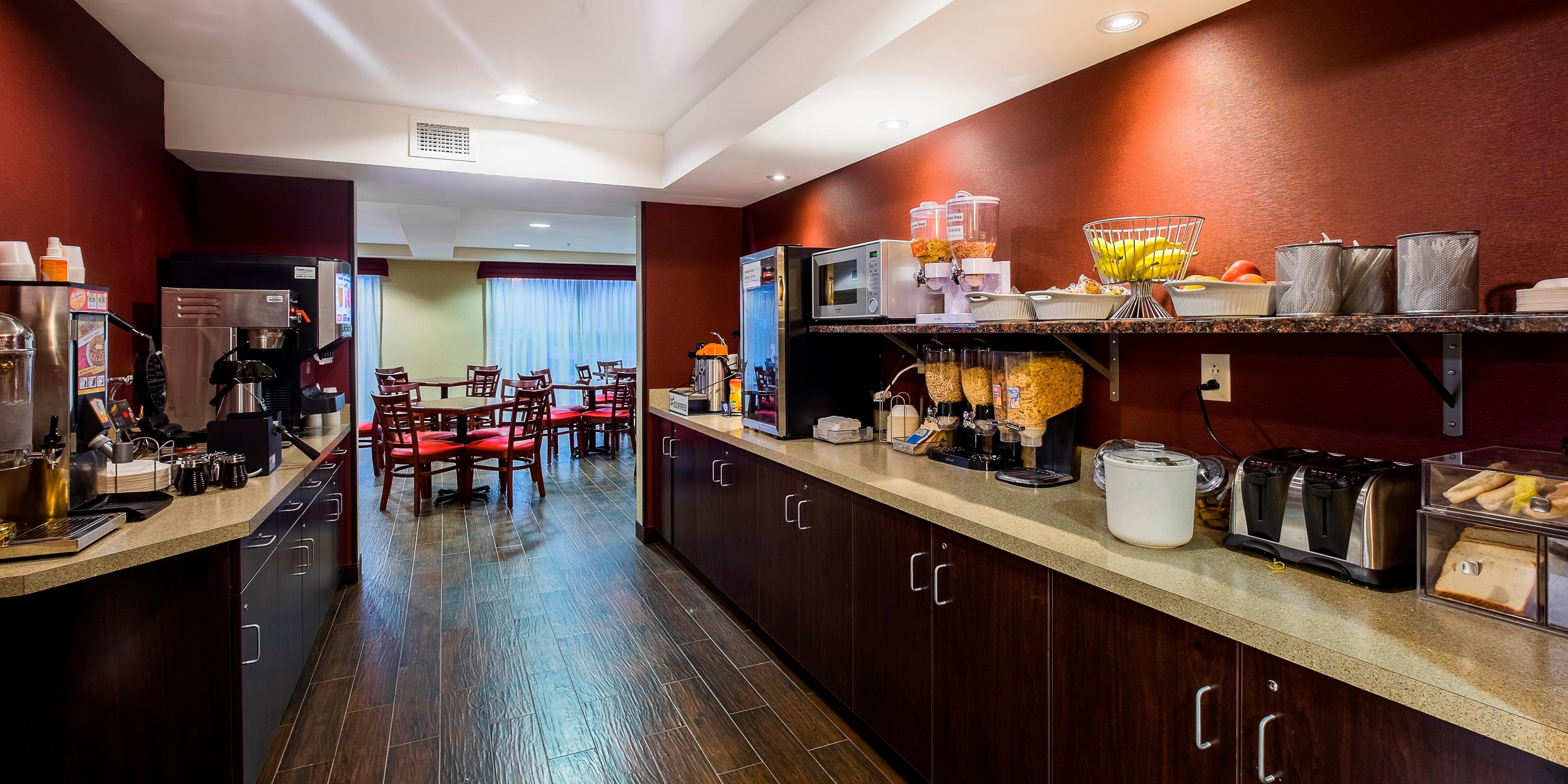 Red Roof Inn Plus+ & Suites Malone Экстерьер фото