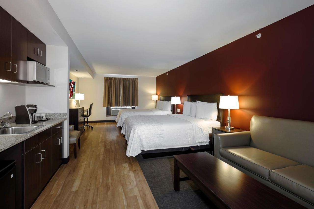 Red Roof Inn Plus+ & Suites Malone Экстерьер фото